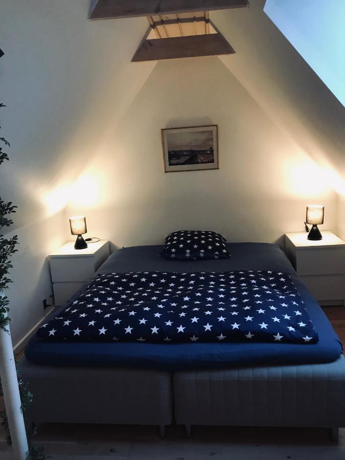 Centralt I Gentofte I 2 Plan, Ved S-Tog Og Busser Bagian luar foto
